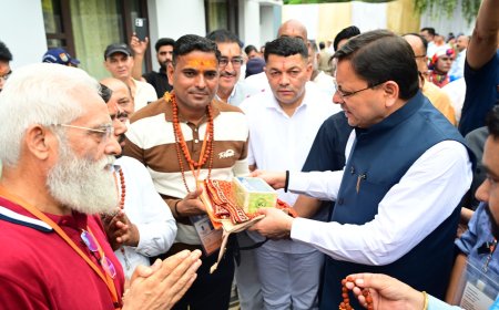 कैलाश मानसरोवर यात्रा का पहला दल रवाना, मुख्यमंत्री ने दिखाई हरी झंडी