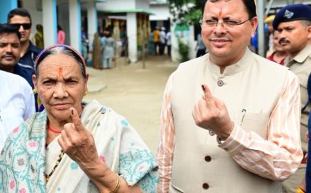 सीएम धामी ने पंचायत चुनाव में किया मतदान, दिखाई लोकतांत्रिक सजगता