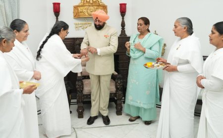 देहरादून: रक्षाबंधन पर राज्यपाल गुरमीत सिंह को राखी बांधने आईं प्रजापिता ब्रह्मकुमारी एवं छात्राएं