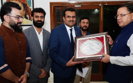 Dehradun: आइस स्केटिंग एसोसिएशन ऑफ इंडिया के प्रतिनिधिमंडल ने मुख्यमंत्री धामी से की शिष्टाचार भेंट