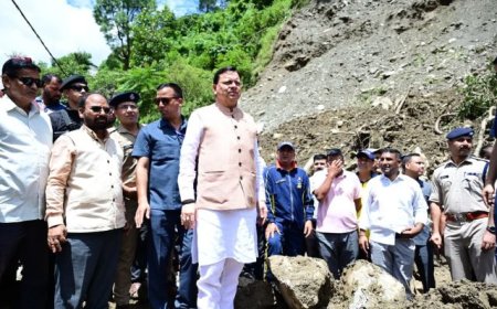 मुख्यमंत्री पुष्कर सिंह धामी ने थराली में आपदा प्रभावित क्षेत्रों का किया स्थलीय निरीक्षण