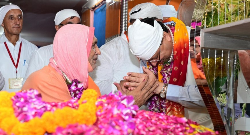 Dehradun:-मुख्यमंत्री पुष्कर धामी ने श्री ब्रह्म निवास आश्रम में 50वाँ निर्वाण दिवस के अवसर पर आयोजित कार्यक्रम में किया प्रतिभाग
