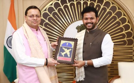 उत्तराखंड में हवाई सेवाओं के विस्तार पर केंद्रीय मंत्री से चर्चा करते मुख्यमंत्री पुष्कर सिंह धामी