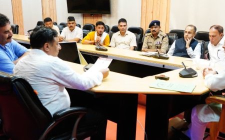 Dehradun: मुख्यमंत्री धामी से मिलकर राजकीय शिक्षक संघ ने उठाई अपनी मांगें