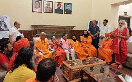 मुख्यमंत्री पुष्कर सिंह धामी ने किया संत समाज के योगदान का दीपावली सम्मान