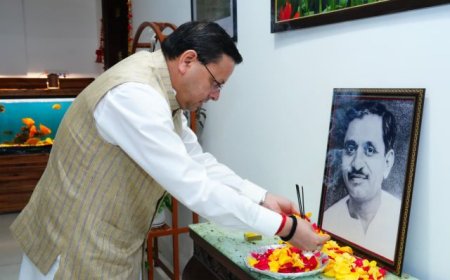 मुख्यमंत्री धामी ने पंडित दीनदयाल उपाध्याय की प्रतिमा पर किया माल्यार्पण