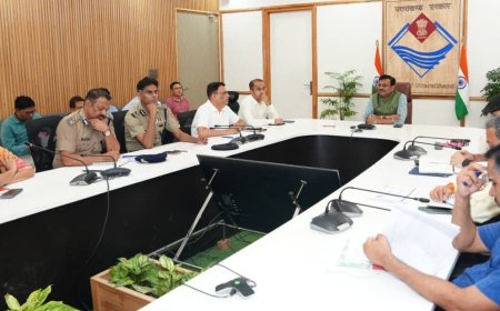 Dehradun: मुख्य सचिव आनन्द बर्द्धन की कुम्भ 2027 की तैयारियों पर बैठक, स्थायी एवं अस्थायी कार्यों को प्राथमिकता देंगे