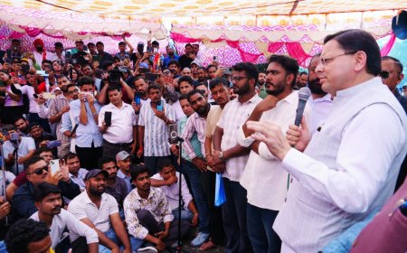 उत्तराखंड परीक्षा विवाद: सीएम धामी ने सीबीआई जांच के लिए दी सहमति, पहुंचे युवा प्रदर्शनकारियों के बीच