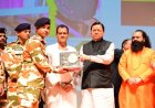 पुष्कर सिंह धामी ने आपदा से प्रभावित लोगों की मदद करने वाले कर्मियों को सम्मानित किया
