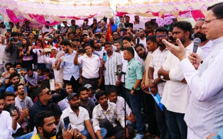 UKSSSC पेपर लीक: सीएम धामी ने युवाओं से की मुलाकात, सीबीआई जांच की दी सहमति