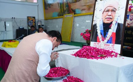 मुख्यमंत्री पुष्कर सिंह धामी ने आरएसएस के वरिष्ठ प्रचारक राधेश्याम जी को दी श्रद्धांजलि