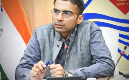 तैस में आकर लहराया शस्त्र; डीएम ने किया पुनीत अग्रवाल का शस्त्र जब्त; लाइसेंस निलम्बित