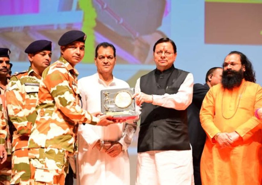 पुष्कर सिंह धामी ने आपदा से प्रभावित लोगों की मदद करने वाले कर्मियों को सम्मानित किया