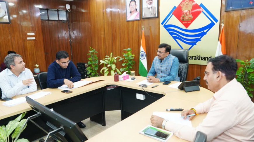 सीएस ने इंदिरा मार्केट व आढ़त बाजार के कार्यों की समीक्षा कर कार्यों में तेजी लाने के दिए निर्देश