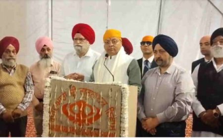 देहरादून में गुरु नानक देव प्रकाश पर्व मनाया, गुरुद्वारे पहुंचे सीएम धामी