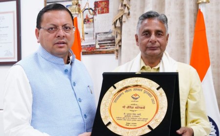 Uttarakhand:-स्व.साहित्यकार शैलेश मटियानी को “उत्तराखण्ड गौरव सम्मान–2025”,सीएम धामी ने उनके पुत्र राकेश मटियानी को सौंपा सम्मान