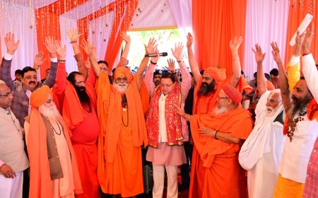 2027 कुंभ के दिव्य और भव्य आयोजन के लिए मुख्यमंत्री ने अखाड़ों के आचार्यों एवं संतों के साथ बैठक की।