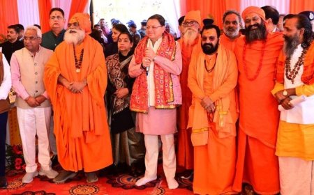 Uttarakhand:-कुंभ-2027 के दिव्य और भव्य आयोजन के लिए सीएम धामी ने अखाड़ों के आचार्यों एवं संतों के साथ की बैठक