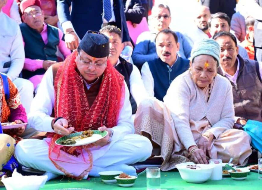 मां के साथ पैतृक गांव टुंडी-बारमौं पहुंचकर भावुक हुए सीएम धामी