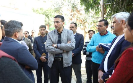 देहरादूनः केदापुरम में डीएम का औचक निरीक्षण, नारी निकेतन से शिशु सदन तक परखी व्यवस्थाएं