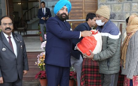 Dehradun:-राज्यपाल गुरमीत सिंह ने राष्ट्रीय क्षय उन्मूलन कार्यक्रम के तहत गोद लिए गए 13 टीबी रोगियों को वितरित की मासिक पोषण किट