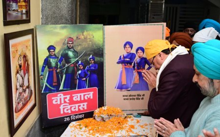 Veer Bal Diwas 2025 : मुख्यमंत्री धामी ने गुरू सिंह सभा में माथा टेका एवं लंगर ग्रहण किया