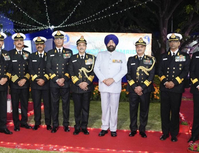 Dehradun:-राष्ट्रीय जल सर्वेक्षण कार्यालय में नौसेना दिवस के अवसर पर आयोजित कार्यक्रम में शामिल हुए राज्यपाल गुरमीत सिंह