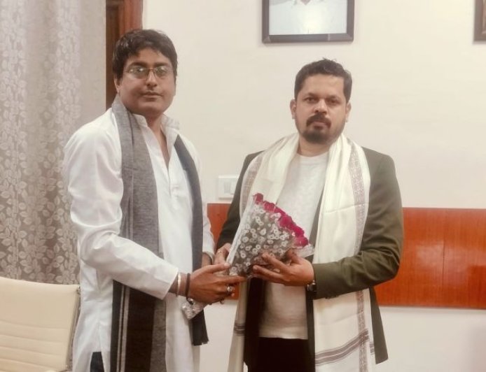 एनसीपी नेता आहूजा ने राष्ट्रीय अध्यक्ष से की शिष्टाचार भेंट, कई विषयों पर हुयी चर्चा