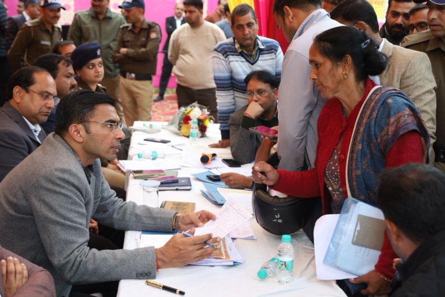 जनता की बीच पहुंचे डीएमः ऋषिकेश में जन समस्याओं का ऑन द स्पॉट समाधान