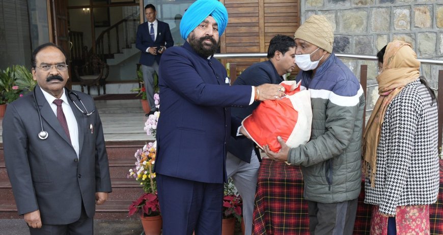 Dehradun:-राज्यपाल गुरमीत सिंह ने राष्ट्रीय क्षय उन्मूलन कार्यक्रम के तहत गोद लिए गए 13 टीबी रोगियों को वितरित की मासिक पोषण किट