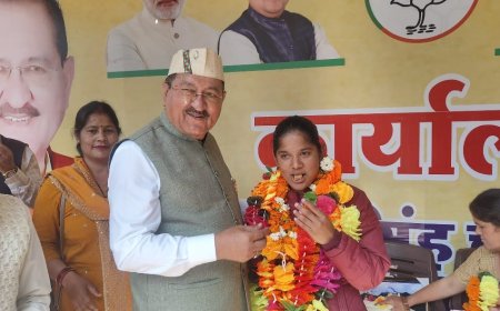 सभ्या नेगी को उत्तराखंड अंडर-23 महिला क्रिकेट टीम में चयन पर मंत्री भरत सिंह चौधरी का सम्मान