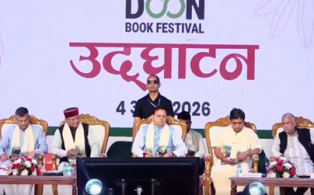 देहरादून में सीएम धामी ने पुस्तक महोत्सव का शुभारंभ किया, स्कूली बच्चों से की मुलाकात