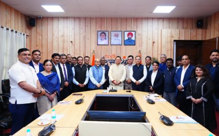 भारत डिजिटल सशक्तिकरण मीट एवं पुरस्कार: आयोजकों ने मुख्यमंत्री धामी से की शिष्टाचार भेंट