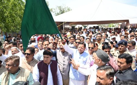 चारधाम यात्रा के लिए सीएम धामी ने श्रद्धालुओं का दल किया रवाना, तैयारियों का लिया जायजा