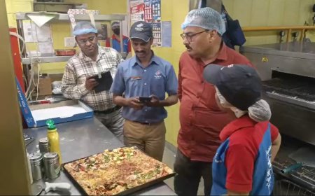हल्द्वानी में खाद्य विभाग का पिज़्ज़ा स्टोर्स पर छापा, उच्च गुणवत्ता की जांच से मची हलचल