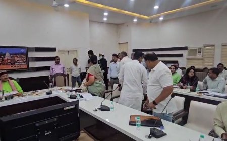 हरिद्वार की जिला योजना बैठक में बड़ा हंगामा, विपक्ष ने मंत्री के सामने किया विरोध