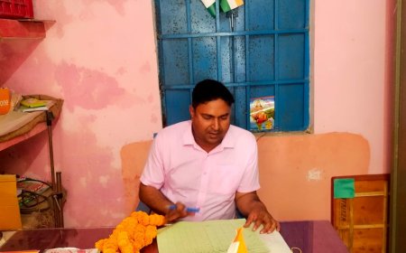 सुजीत कुमार श्रीवास्तव ने प्रधान शिक्षक के रूप में कार्यभार ग्रहण किया, स्कूल की व्यवस्था का निरीक्षण किया