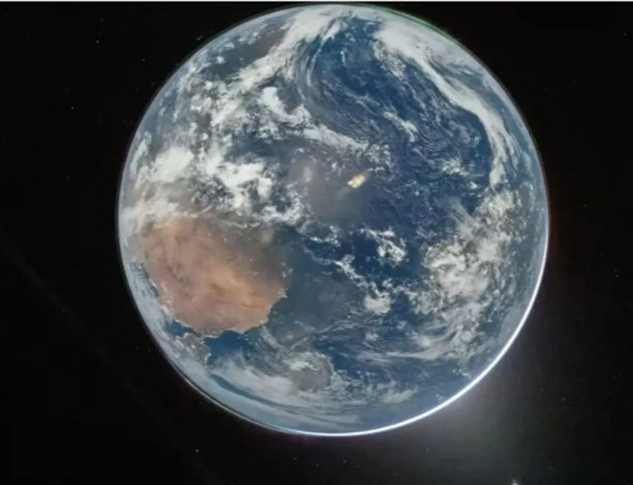 पृथ्वी की अनोखी छवि: चांद की ओर बढ़ते एस्ट्रोनॉट्स द्वारा खींची गई अद्भुत तस्वीरें, Artemis 2