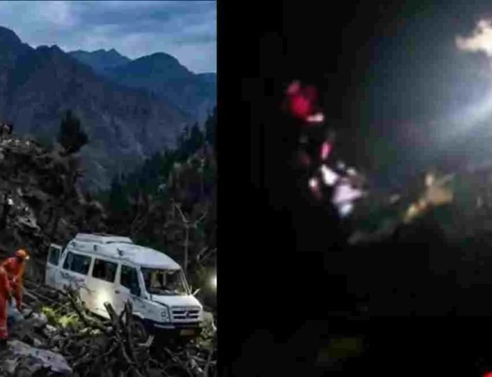 हिमाचल कुल्लू में दर्दनाक सड़क हादसा: ट्रैवलर खाई में गिरा, तीन लोगों की गई जान