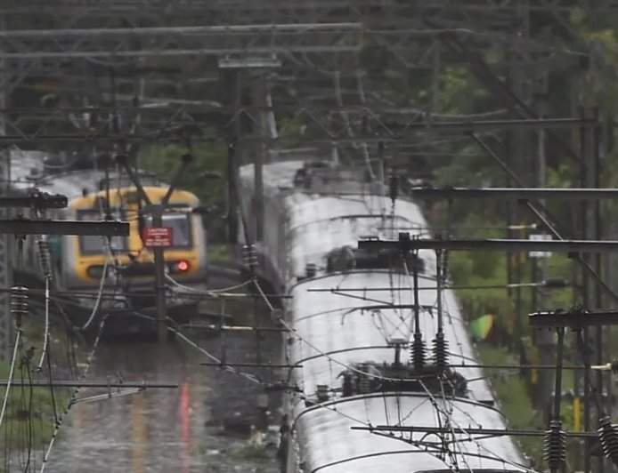 ठाणे-डोंबिवली रूट पर 10 घंटे का मेगा ब्लॉक, लोकल ट्रेनें रहेंगी बंद