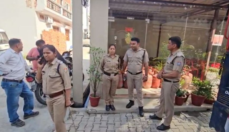 हरिद्वार में छापेमारी: संदिग्ध गैस सिलेंडर के जखीरे का खुलासा, हंगामाखेज स्थिति पैदा