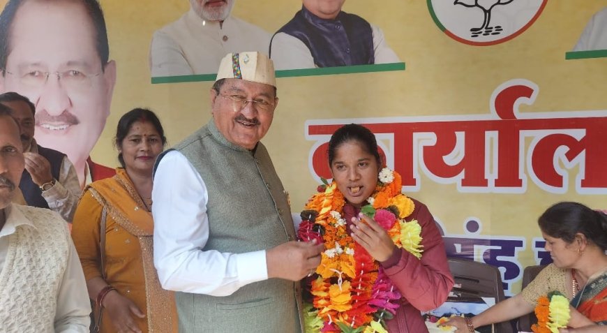 सभ्या नेगी को उत्तराखंड अंडर-23 महिला क्रिकेट टीम में चयन पर मंत्री भरत सिंह चौधरी का सम्मान