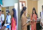 पौड़ी DM स्वाति भदौरिया ने घर पर मिले जेई को किया सस्पेंड - कई अधिकारियों पर नकेल