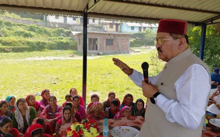 रुद्रप्रयाग में कैबिनेट मंत्री भरत सिंह चौधरी का गांव दौरा: लोगों की समस्याओं का सुनकर दिए त्वरित समाधान के निर्देश