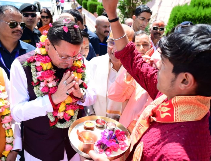 उत्तराखंड: मुख्यमंत्री पुष्कर सिंह धामी ने श्री पीठम स्थापना महोत्सव में लिया भाग, माँ राजेश्वरी का अभिषेक