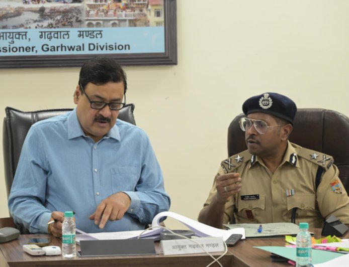 गढ़वाल आयुक्त की कड़ी पहल: लैंड फ्रॉड मामलों पर 45 का निस्तारण और उचित कार्रवाई के आदेश