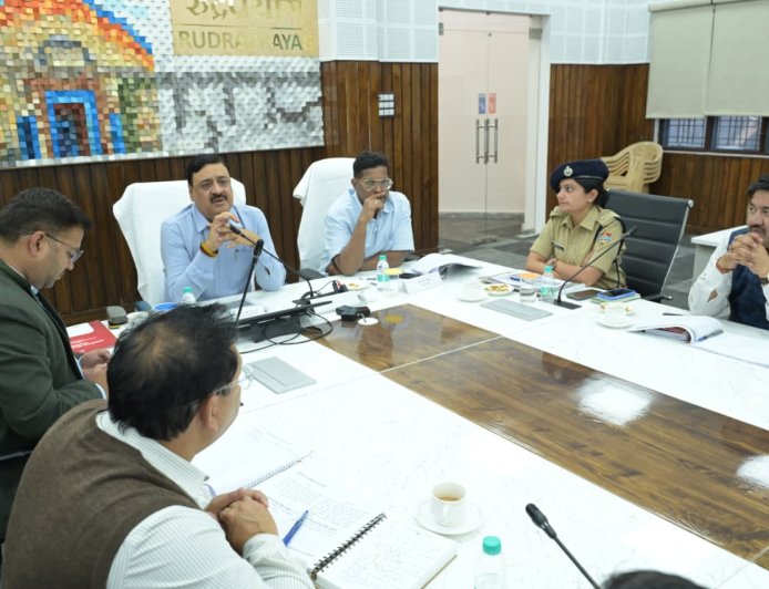 गढ़वाल आयुक्त की श्री केदारनाथ यात्रा व्यवस्थाओं की समीक्षा, सुरक्षा को प्राथमिकता देते हुए आवश्यक निर्देश जारी
