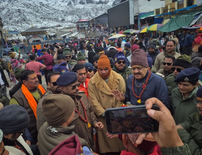 केदारनाथ धाम यात्रा व्यवस्थाओं की जानच के लिए पहुंचे गढ़वाल आयुक्त और IG
