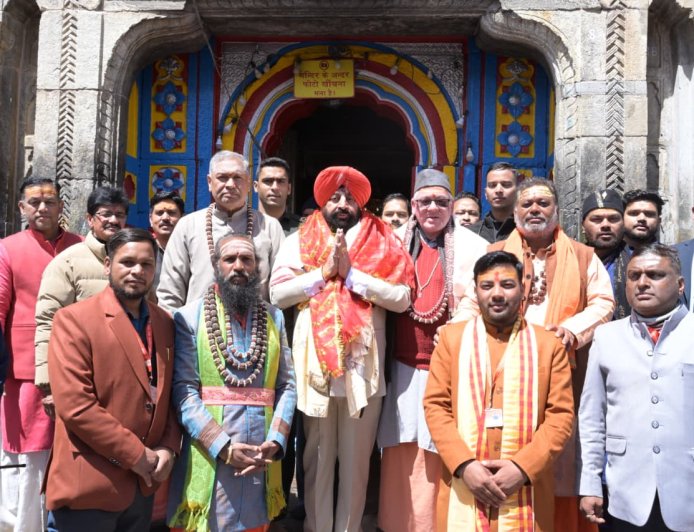 राज्यपाल गुरमीत सिंह का केदारनाथ धाम दौरा, श्रद्धालुओं से संवाद एवं स्वच्छता पर जोर