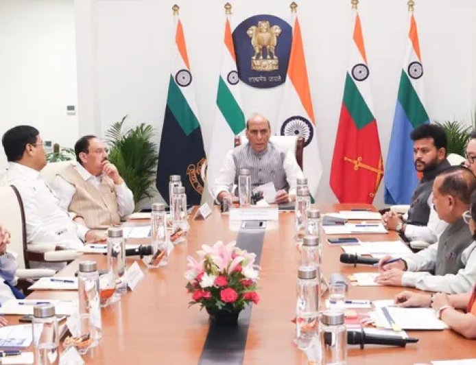 मध्य पूर्व संघर्ष: राजनाथ सिंह ने पीएम मोदी की अपील के बाद जरूरी सामान और ऊर्जा आपूर्ति पर ध्यान देने का किया आश्वासन